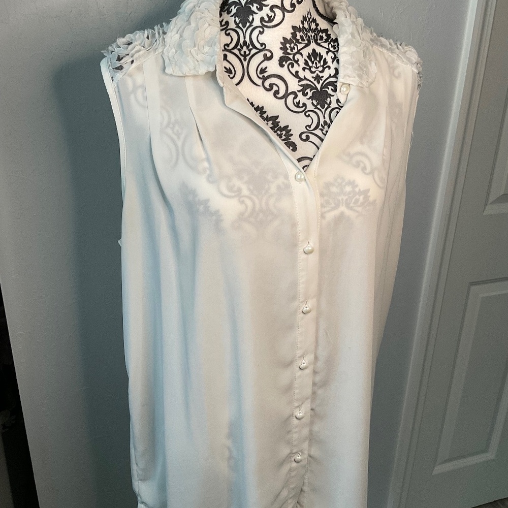 White Sleeveless blouse